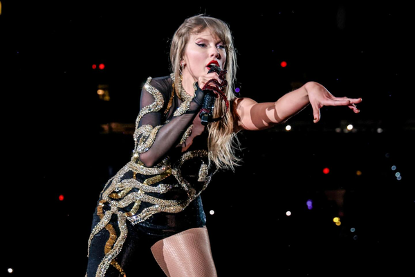 Taylor Swift Breaks Records With 15th No. 1 on Top Album Sales Chart With ‘Lover: Live From Paris’