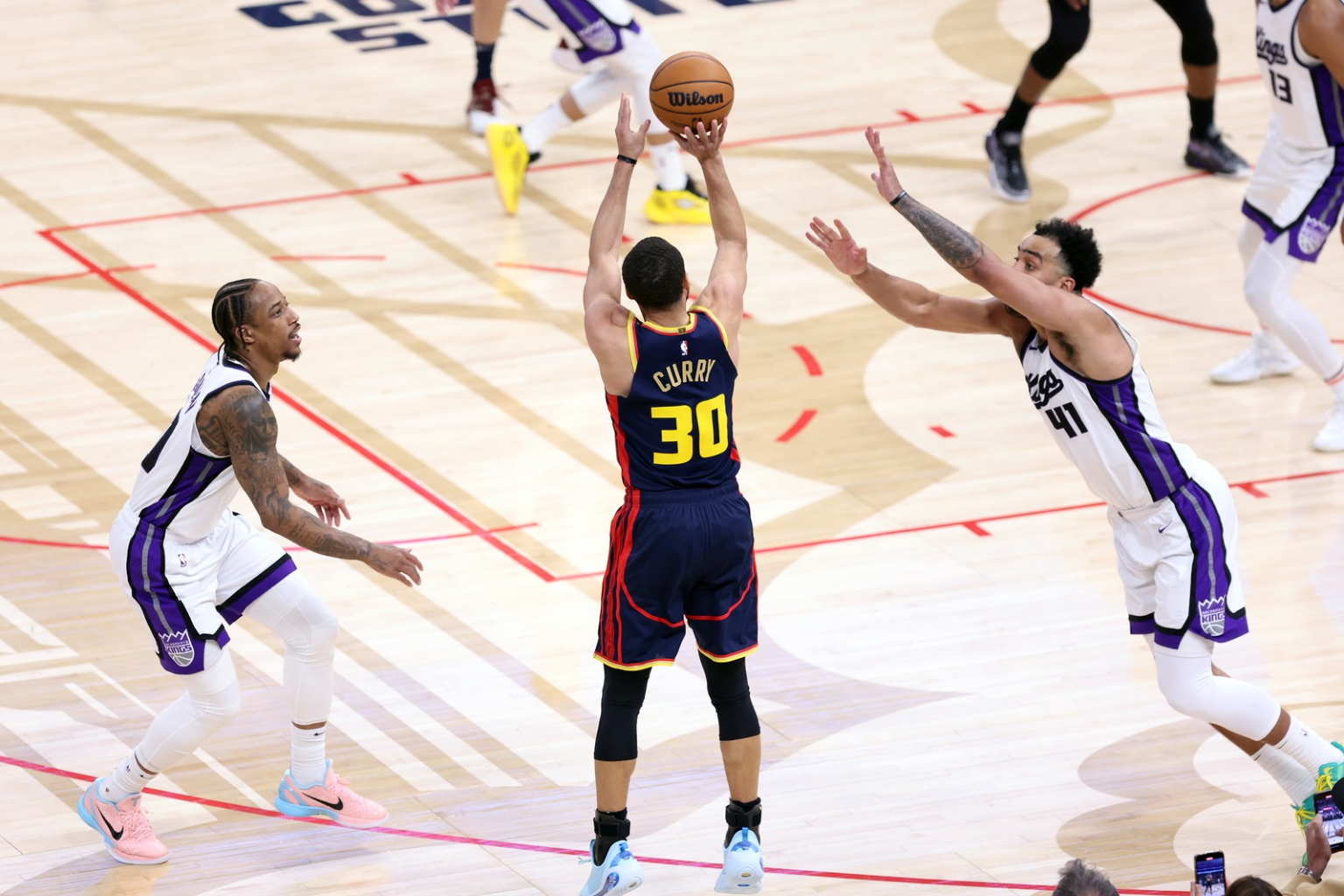Stephen Curry Hits 4,000 Career Threes in Warriors’ Victory Over Kings