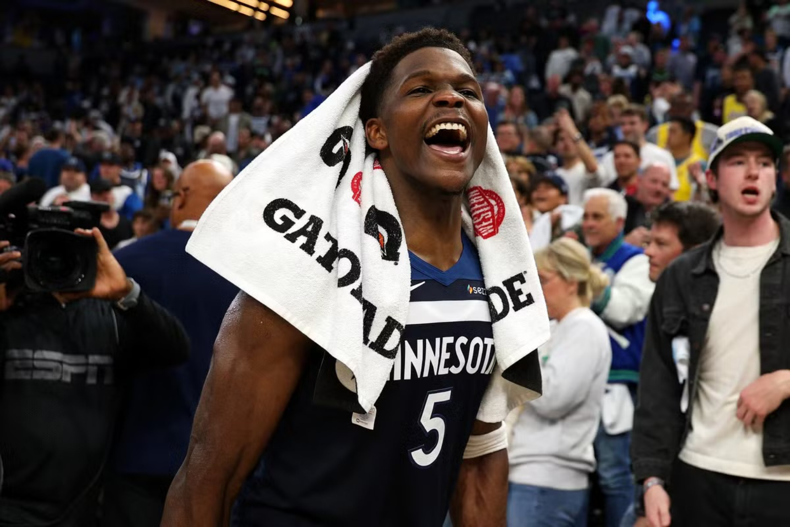 T’Wolves push Lakers to edge of elimination, Pistons lose on missed call